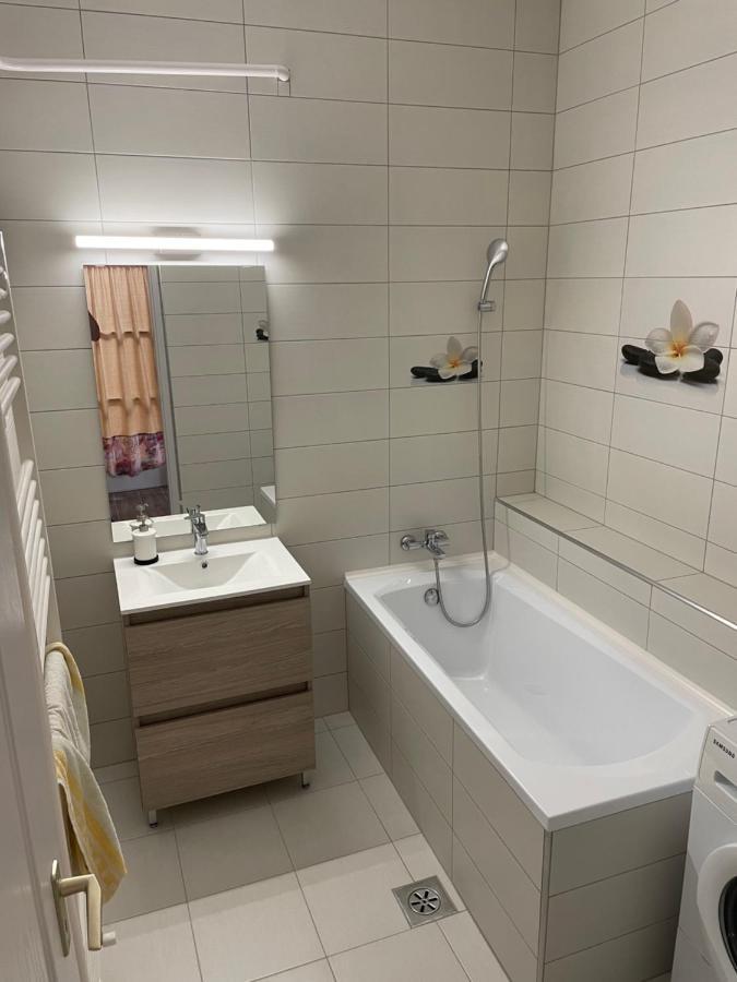 Pingvin Cukraszda Apartman Балатонмаріафюрде Екстер'єр фото
