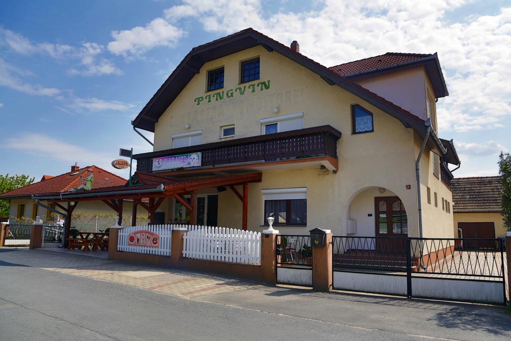 Pingvin Cukraszda Apartman Балатонмаріафюрде Екстер'єр фото
